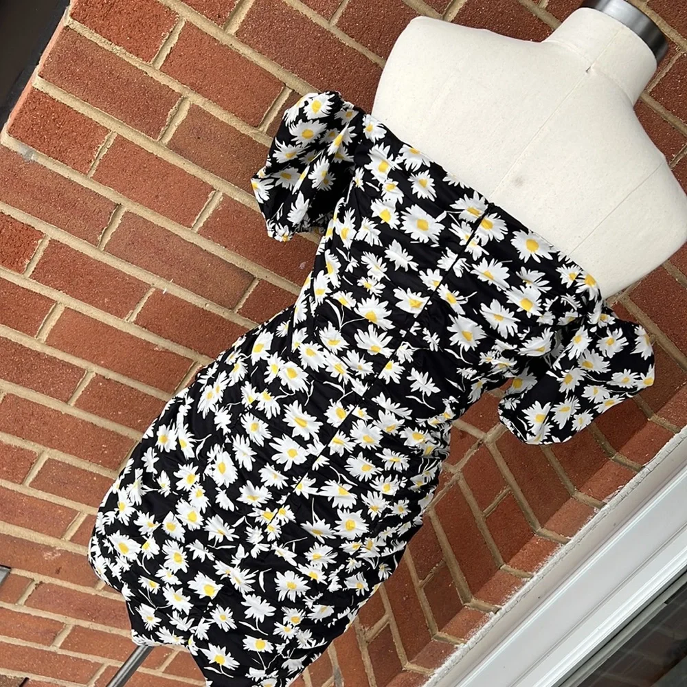 Superdown black off the shoulder daisy ruched mini dress - Picture 7 of 8